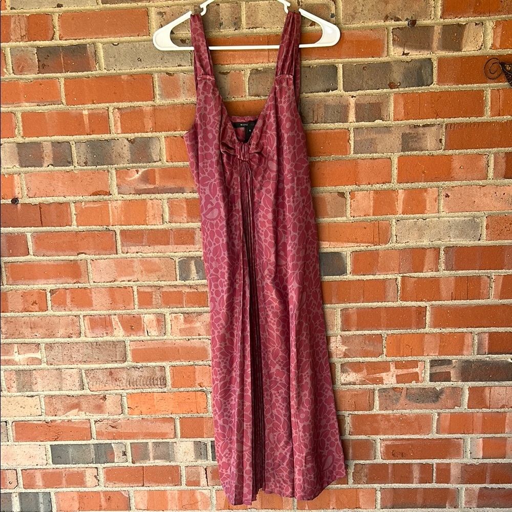 Elegant Sleeveless Dress in Red